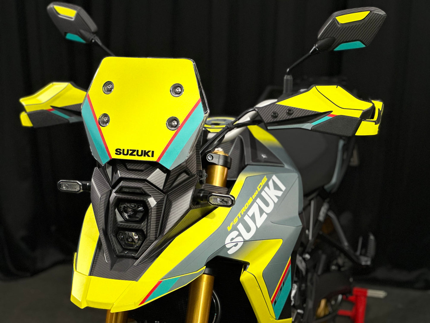 SUZUKI V-Strom 800 DE Graphic Decal Sticker Kit (1-1.BK)