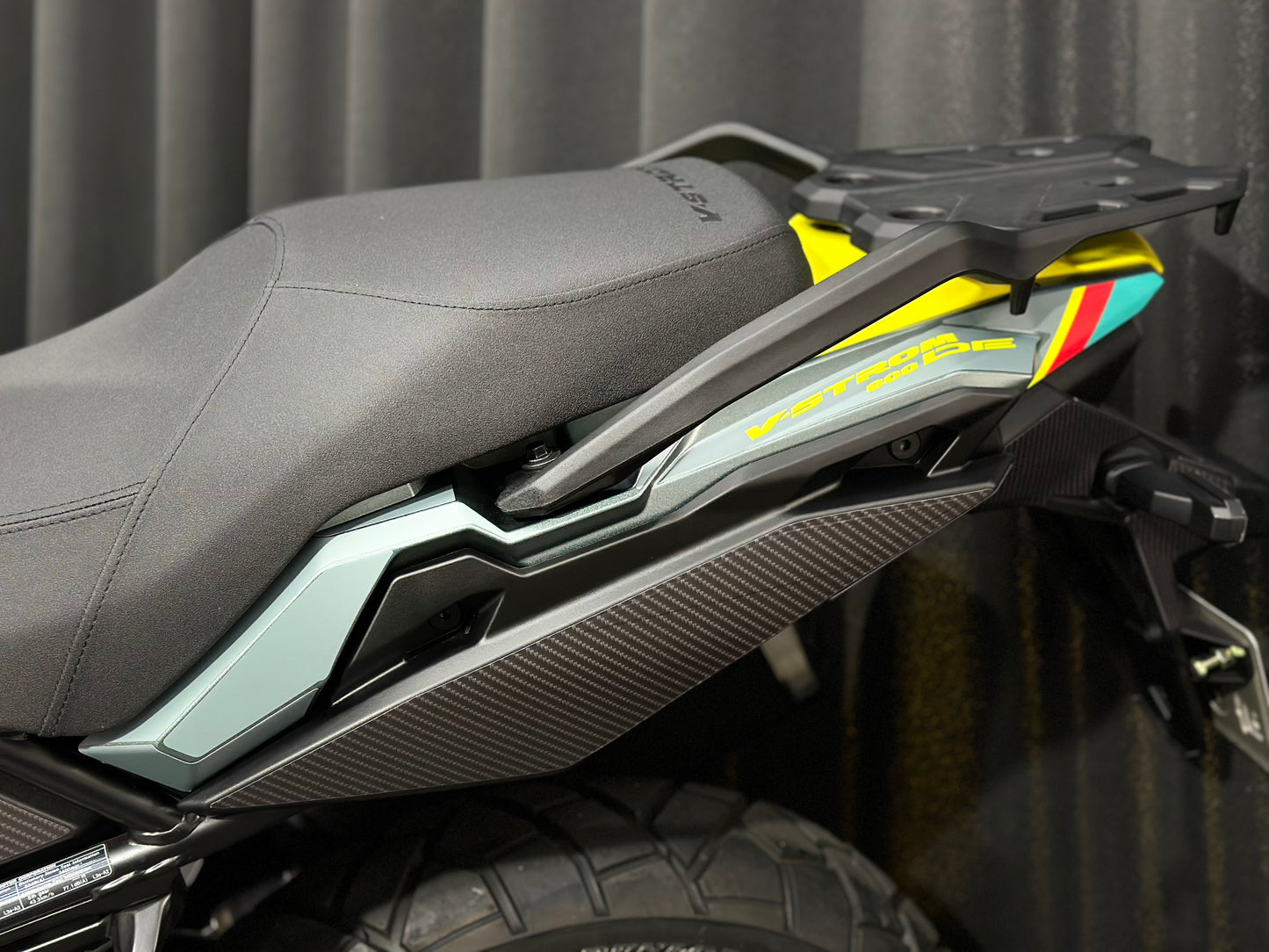 SUZUKI V-Strom 800 DE Graphic Decal Sticker Kit (1-1.BK)