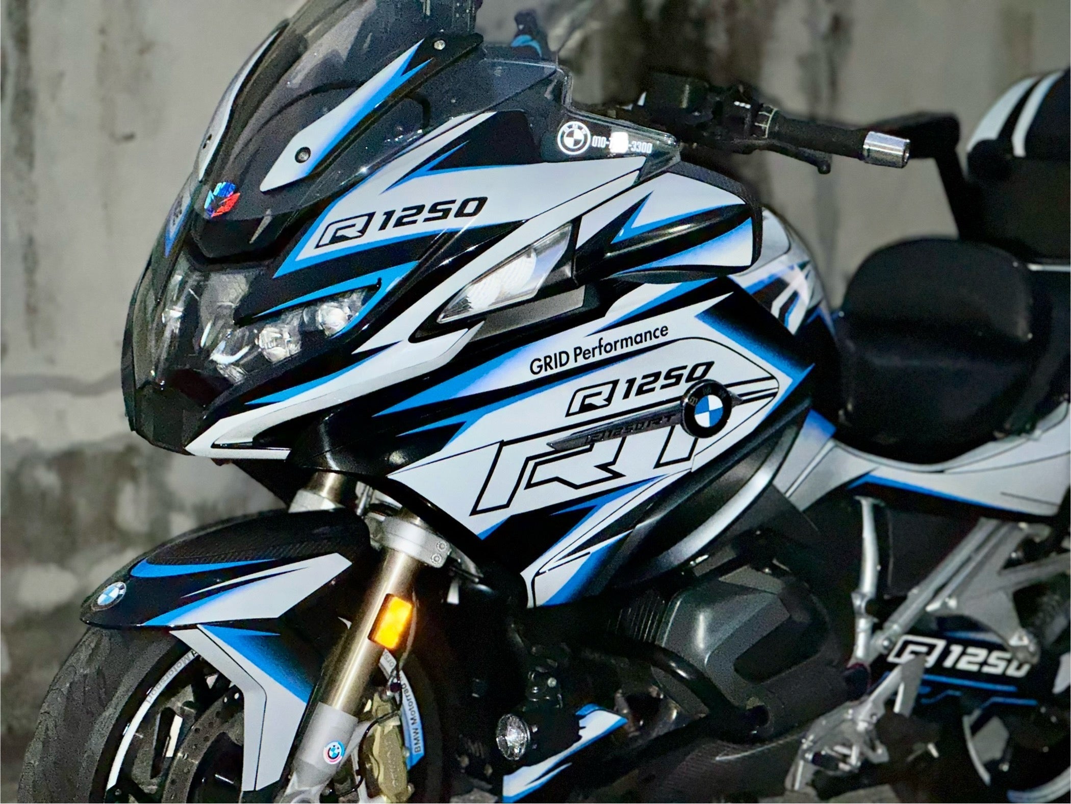 BMW R1250RT no.1 graphic design decal – GRID Performance
