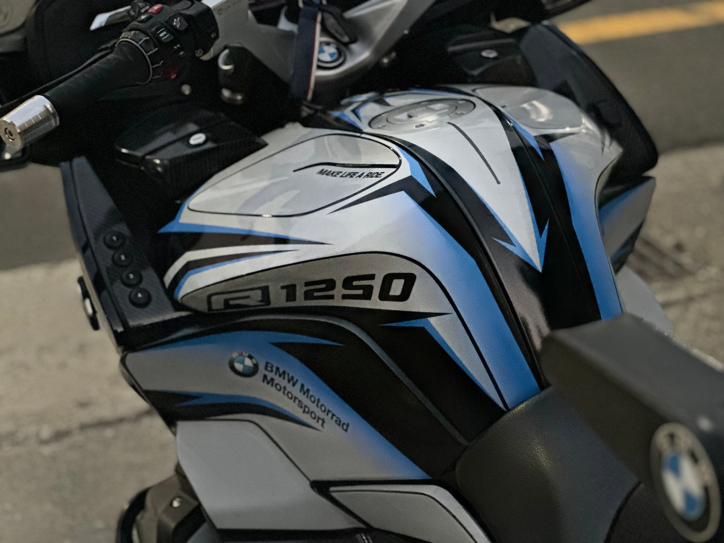 Motorcycle Fairing Decal Kit – For BMW R1250RT Type (1-1)