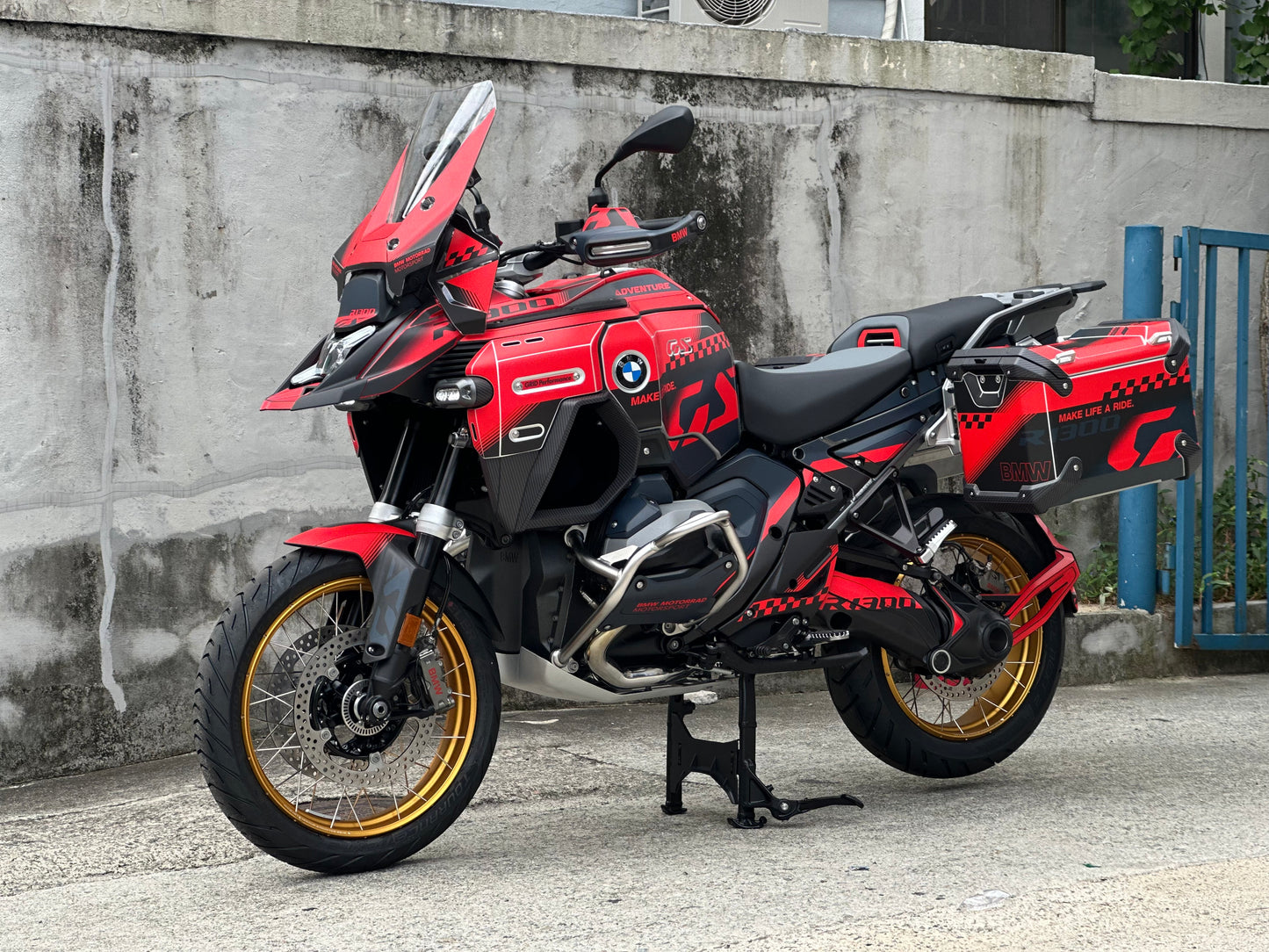 BMW R1300GS ADV Adventure Graphic Decal Sticker Kit (13-1.CHKRD Red BB Carbon)