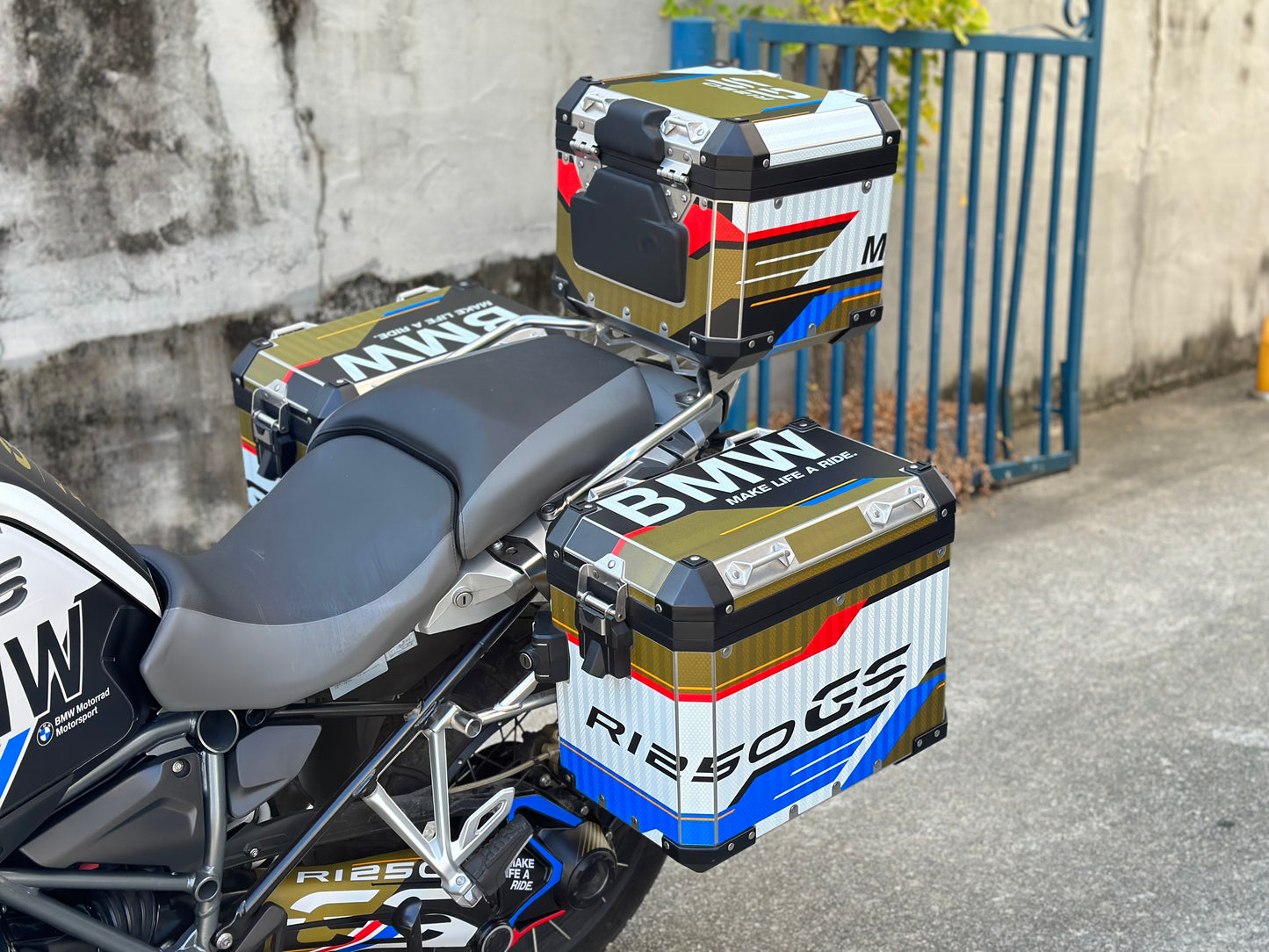 Motorcycle Fairing Decal Vinyl Sticker Kit – For BMW R1250GS Adv Type (1-1)