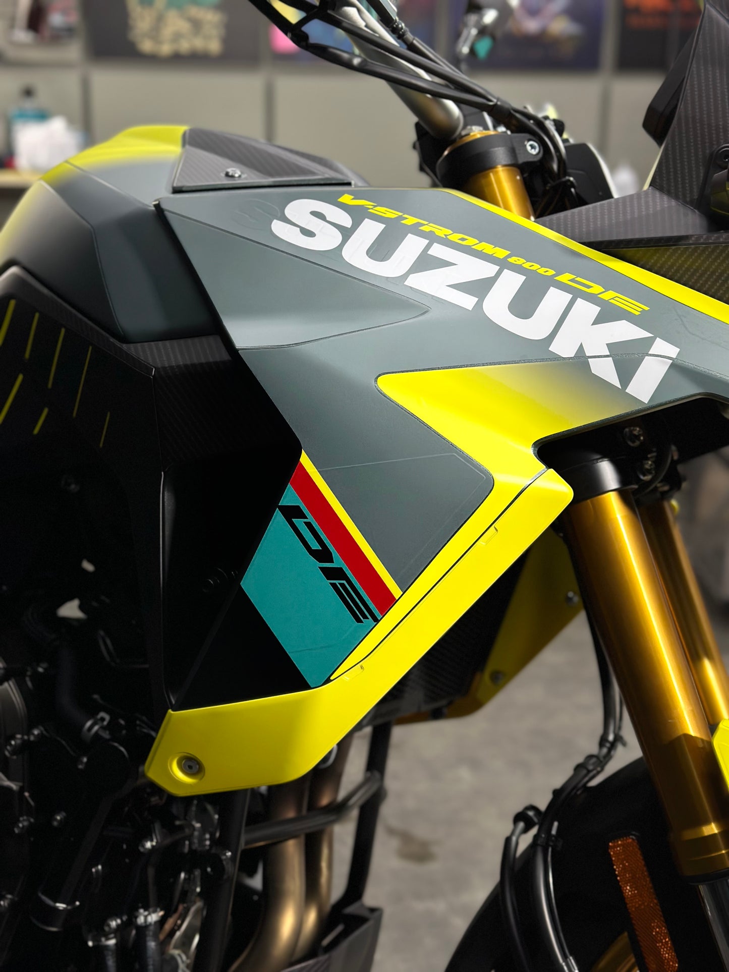 SUZUKI V-Strom 800 DE Graphic Decal Sticker Kit (1-1.BK)