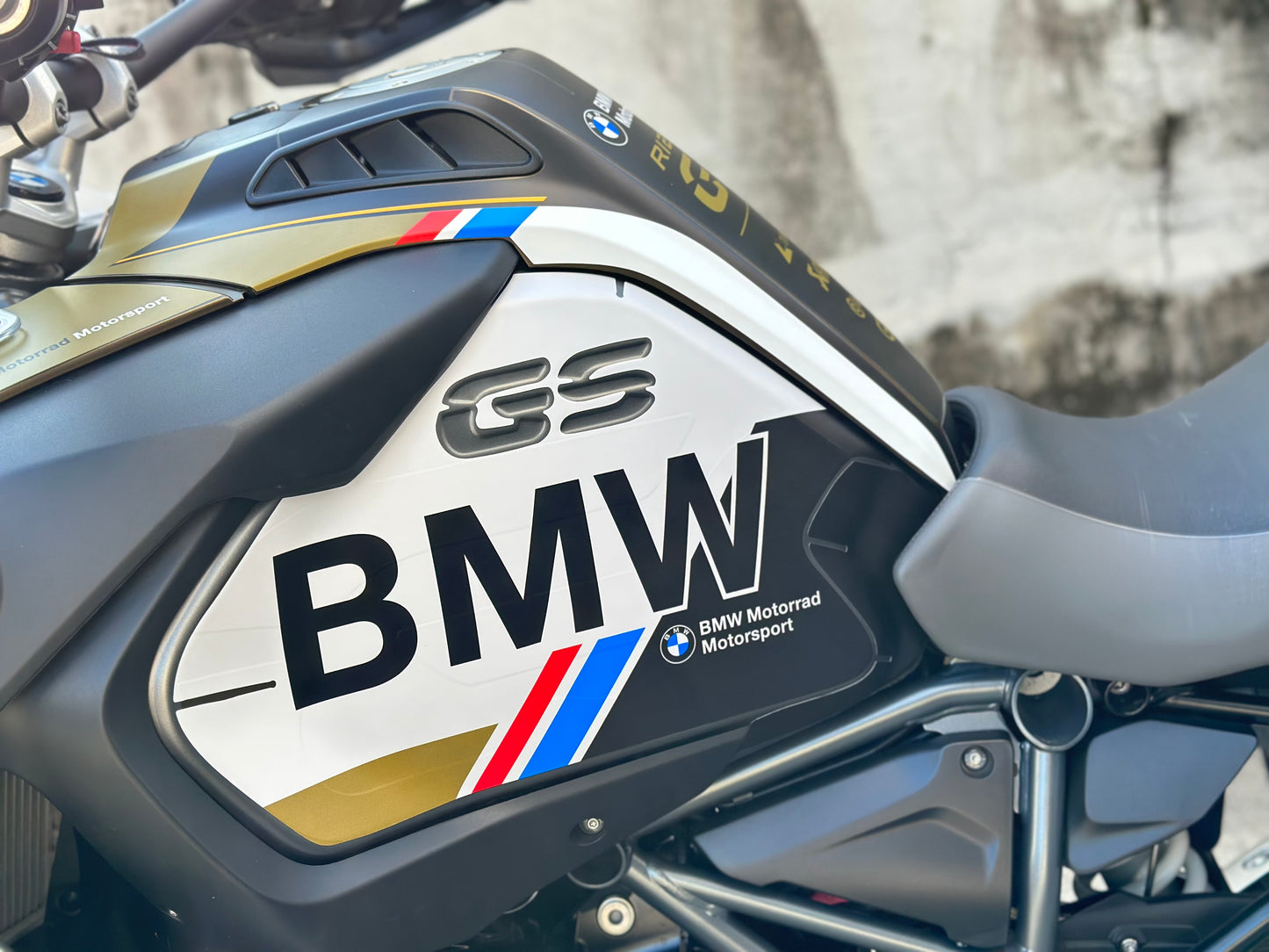 Motorcycle Fairing Decal Vinyl Sticker Kit – For BMW R1250GS Adv Type (1-1)