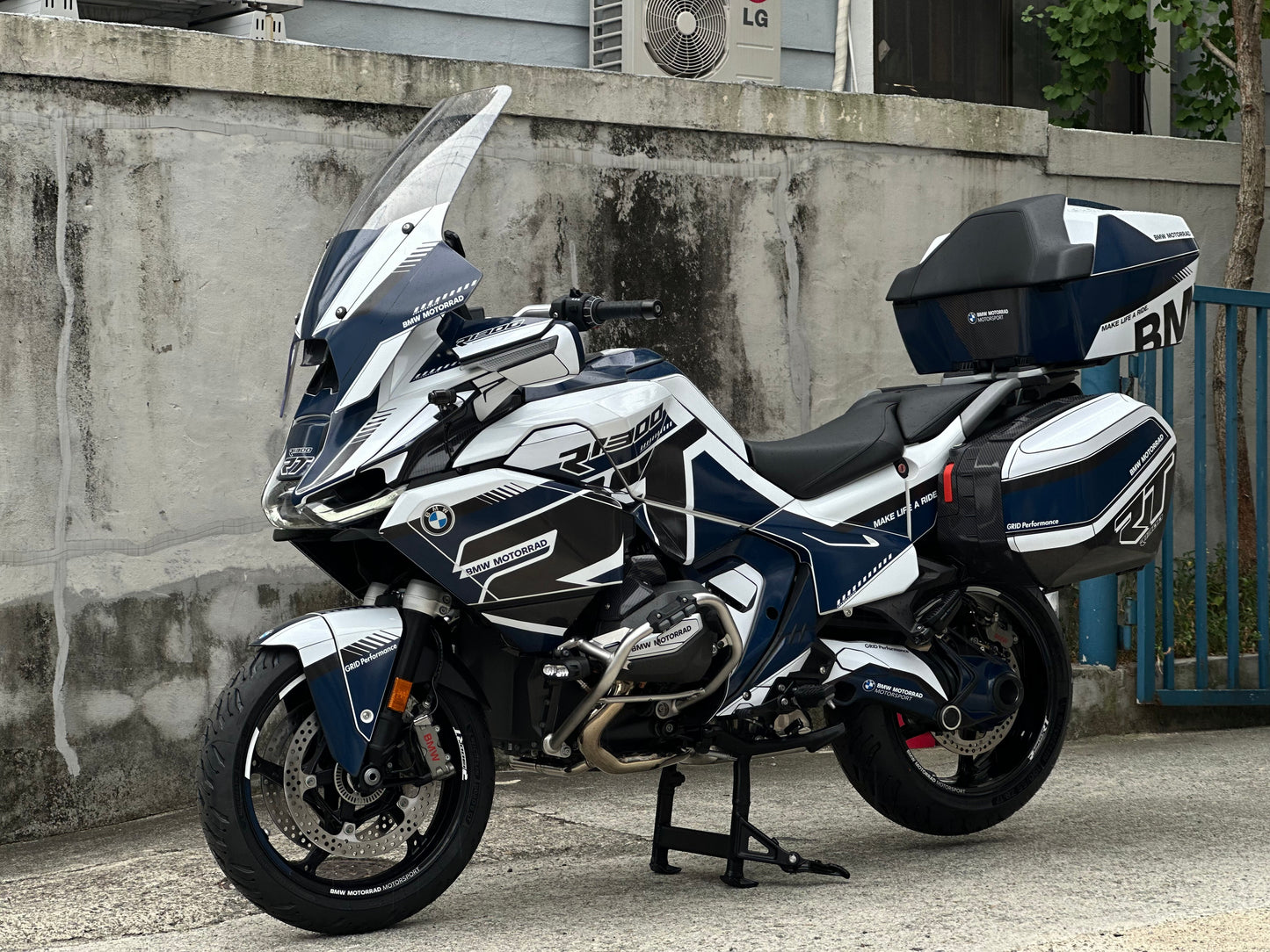BMW R1300RT Custom Vinyl Graphic Decal Kit (1-2.White Gray)