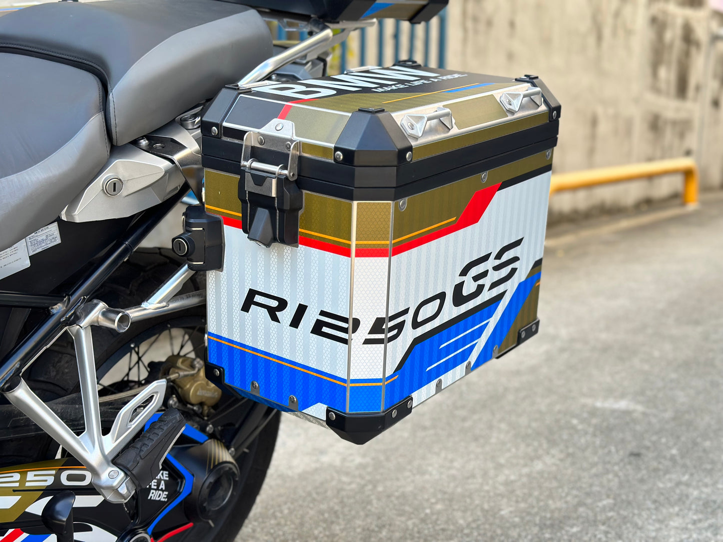 Motorcycle Fairing Decal Vinyl Sticker Kit – For BMW R1250GS Adv Type (1-1)